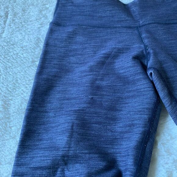 Lululemon Navy Cropped Athletic Leggings - Picture 4 of 8